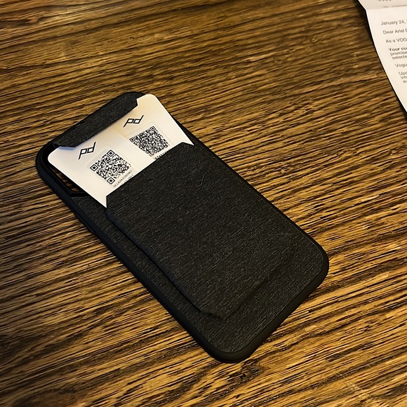 iPhone 13 phone case with magnetic card holder - Picture 3 of 4